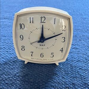Nap wind up alarm clock